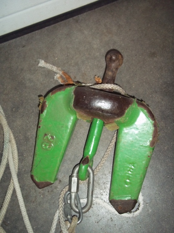 lot 85 image: 28 Pound Anchor with rope