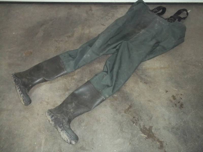lot 98 image: Pair of waders size 11