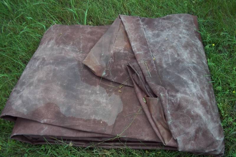lot 106 image: Heavy Duty tarp, good for woodpile