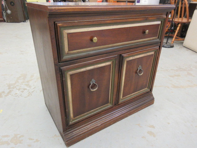 lot 729 image: WOODEN MEDIA STAND