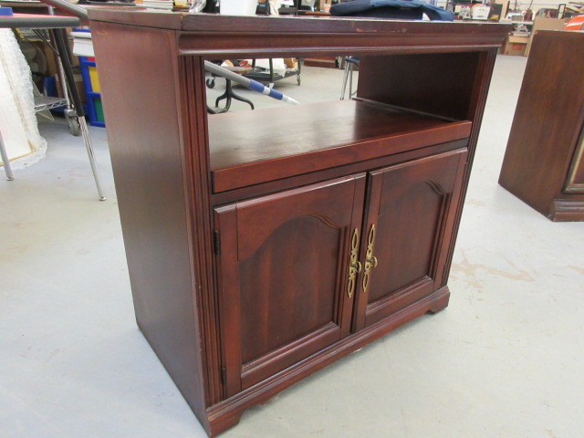 lot 730 image: WOODEN MEDIA STAND WITH SLIDE OUT TRAY