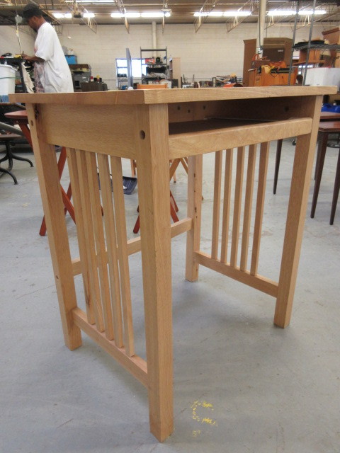 lot 732 image: BLOND WOOD COMPUTER STAND WITH PULL OUT TRAY