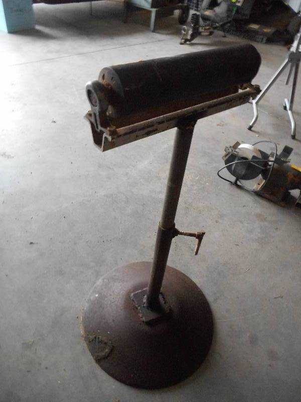 lot 28 image: Outfeed Stand