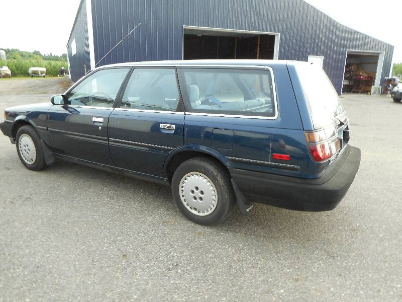 lot 3 image: 1989 Toyota Camry Wagon