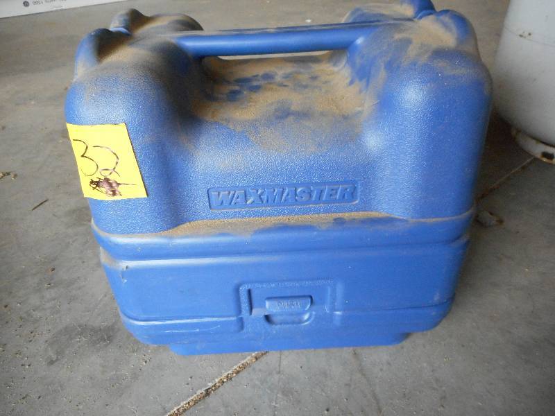 lot 32 image: Waxing  Polisher