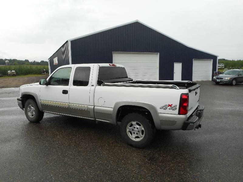 lot 1 image: 2004 Chevy Silverado 1500 LS