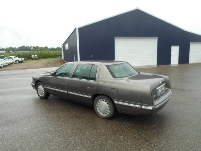 lot 5 image: 1998 Cadillac Deville