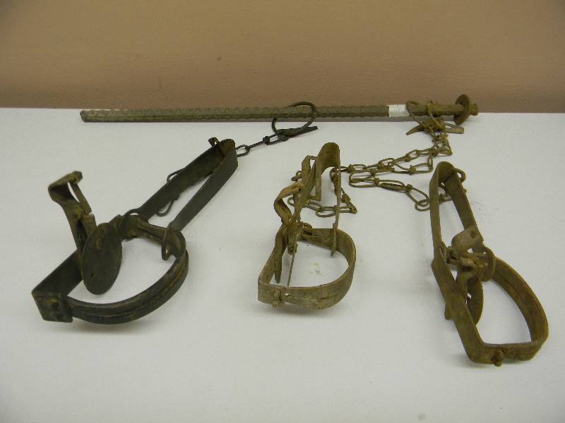 lot 9 image: VINTAGE ANIMAL TRAPS  - SEE PICTURES