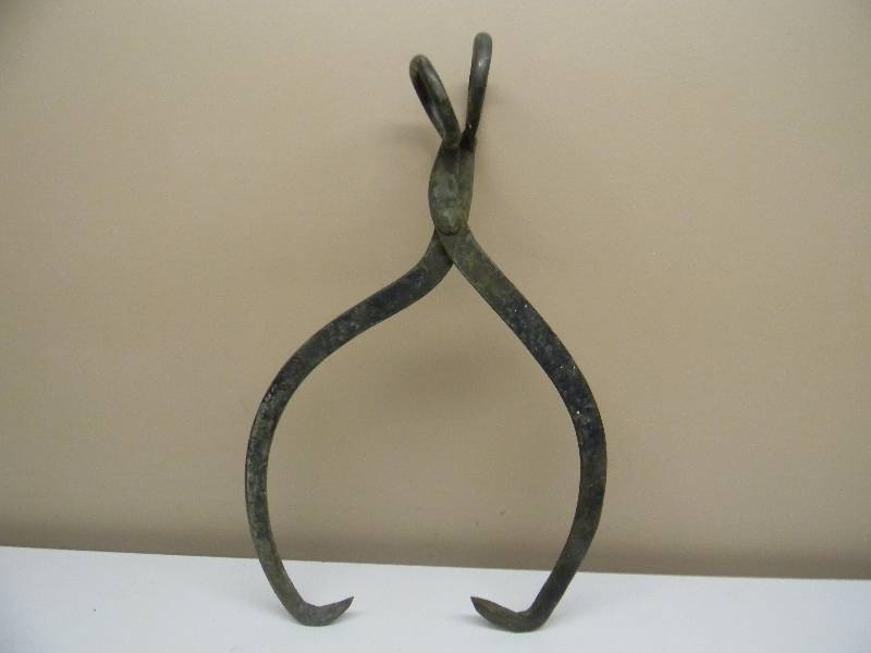 lot 26 image: VERY LARGE & VERY COOL VINTAGE ICE HOOK - SEE PICTURES