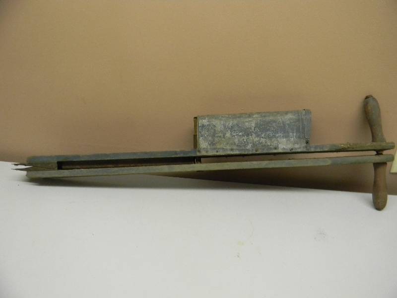 lot 30 image: ANTIQUE SEEDER - NICE DISPLAY PIECE, SEE PICTURES