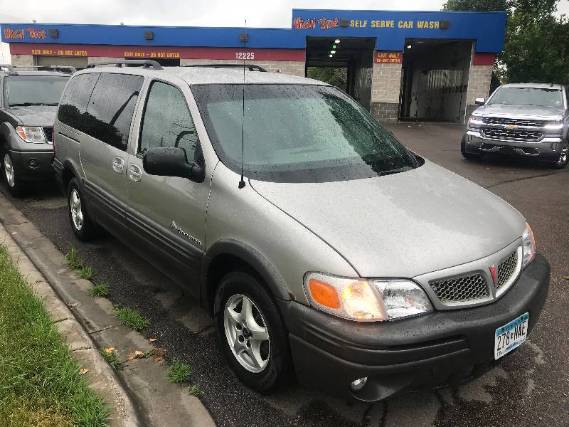 lot 21 image: 2004 Pontiac Montana