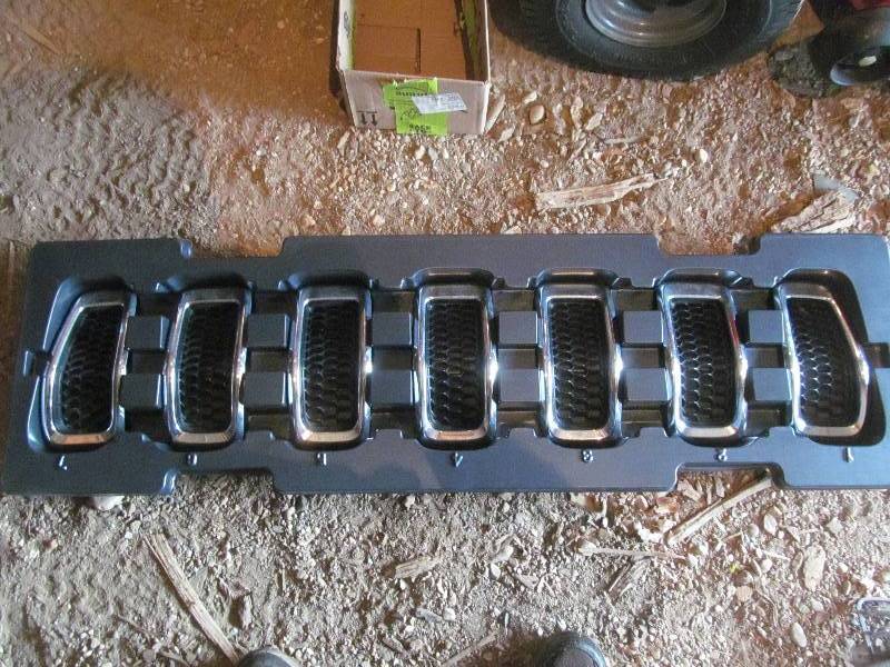2016 Jeep Cherokee Grille