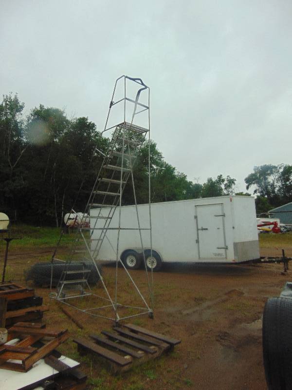 lot 10 image: 12 Rolling Safety Ladder