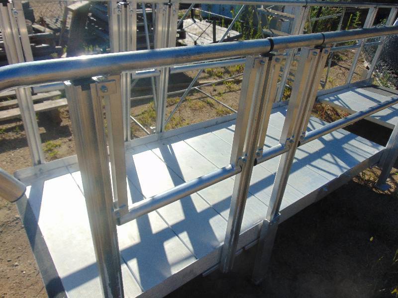 lot 16 image: 12 Aluminum Wheel Chair Ramp