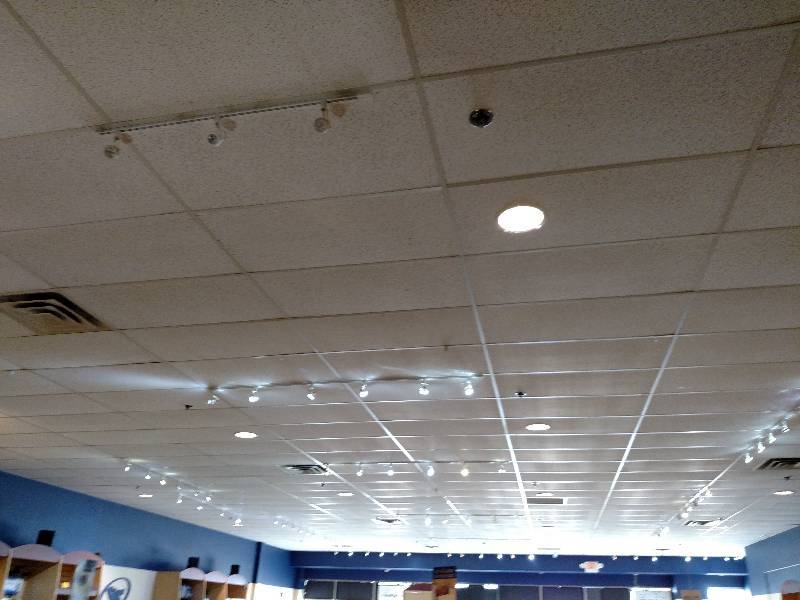 lot 46 image: Group of Track Lighting Including A...