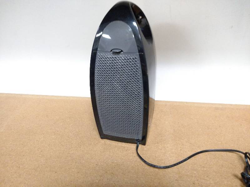 lot 52 image: Holmes Hepa Air Filter...
