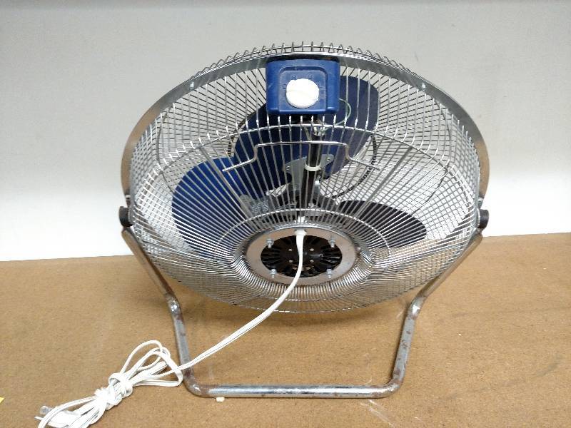 lot 56 image: Lakewood 3 Speed 18 Fan...