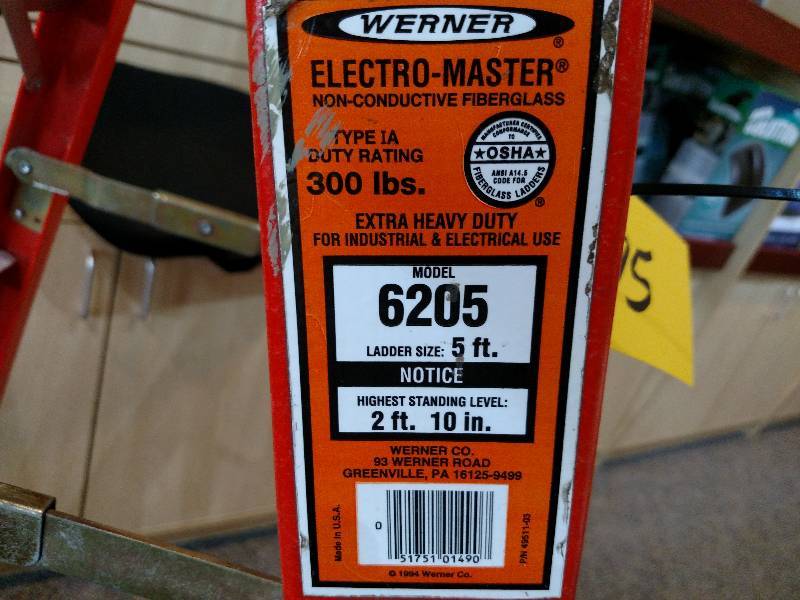 lot 75 image: Werner 5 Fiberglass Step ladder...