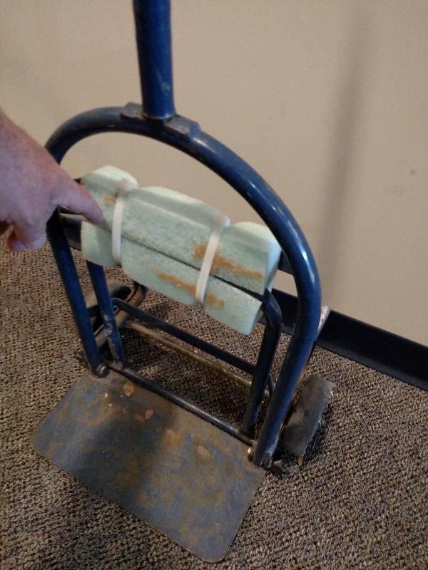 lot 86 image: 2 Wheel Hand Truck...