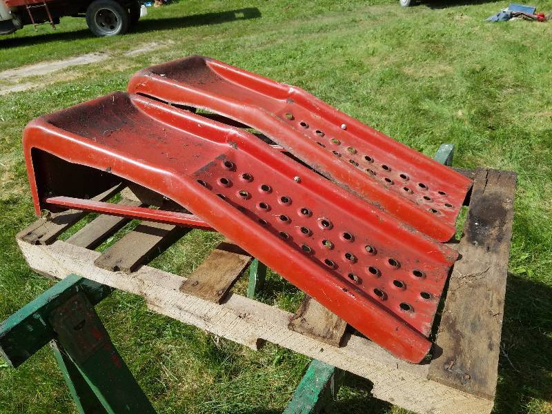 lot 16 image: Two Car Ramps