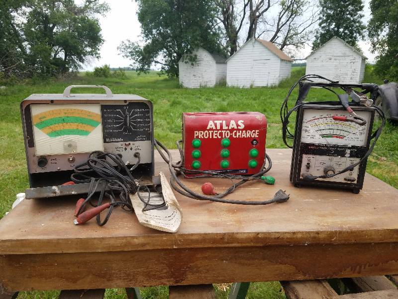 lot 26 image: Riverside Engine Analyzer - Atlas Protecto-Charge Dwell Tach volt amp meter