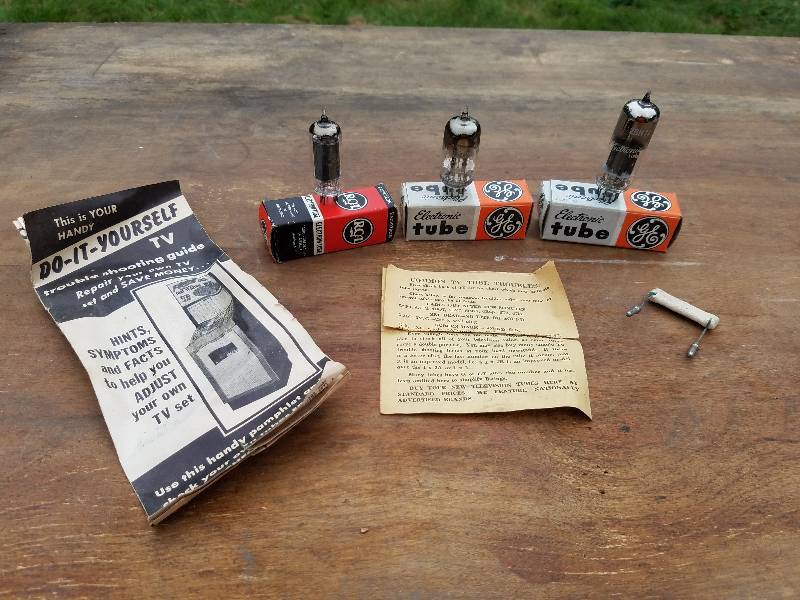 lot 29 image: RCA & General Electric Tubes for old TVs lot of 3