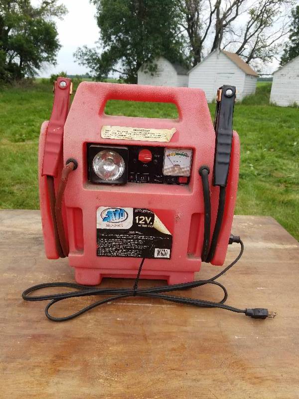 lot 33 image: 12 volt 18 Amp with Air Compressor Battery Charger