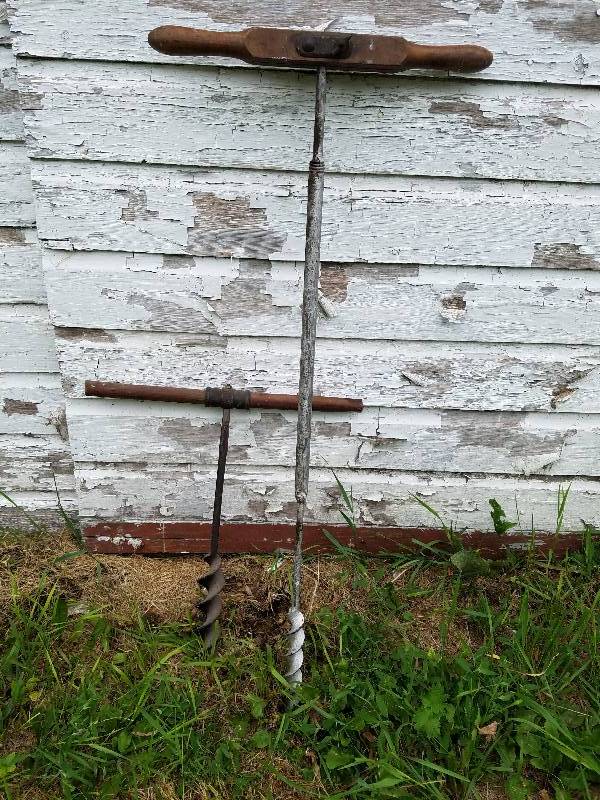 lot 53 image: Antique Wood T Handle Drill Auger Bit Hand Farm Tool Barn Bore