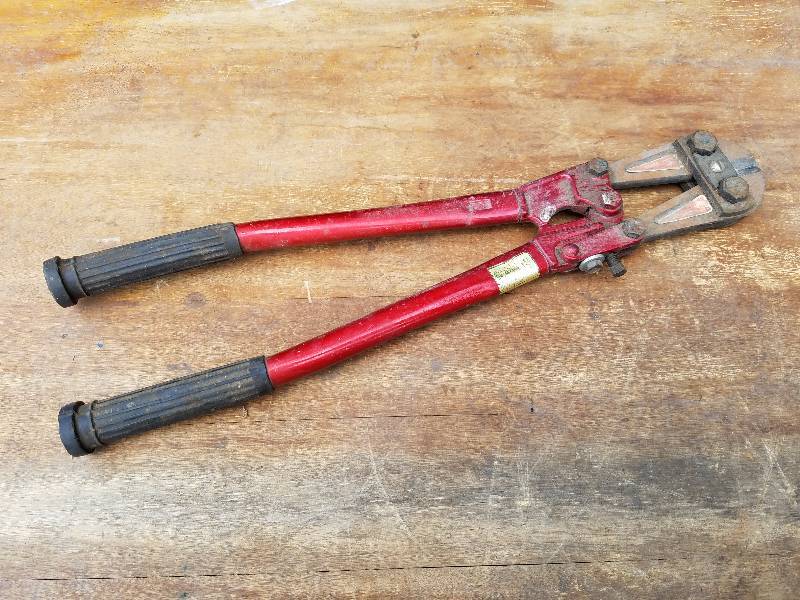 lot 74 image: 18 Long Bolt Cutter