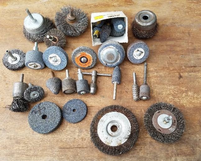 lot 91 image: Mix lot of Grinding Stones and Brushs plus the tool box