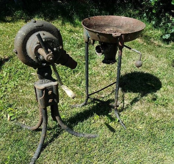 lot 98 image: Vintage Black Smith Hand Crank Fan & Forging Table