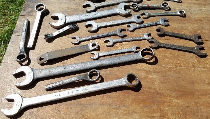 lot 102 image: Large lot on mostly large open end wrenches