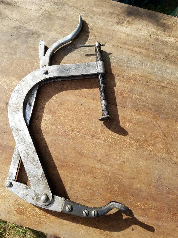 lot 111 image: Valve Spring Compressor