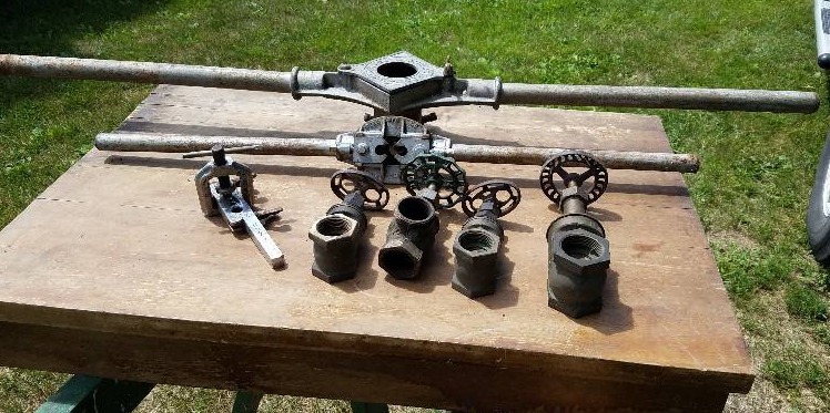 lot 137 image: Large lot of Pipping tools and valves