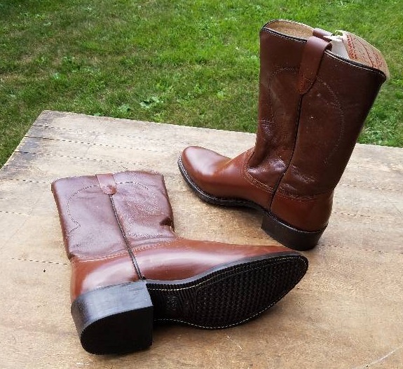 lot 140 image: Brand New Texas Style Cowboy Boots