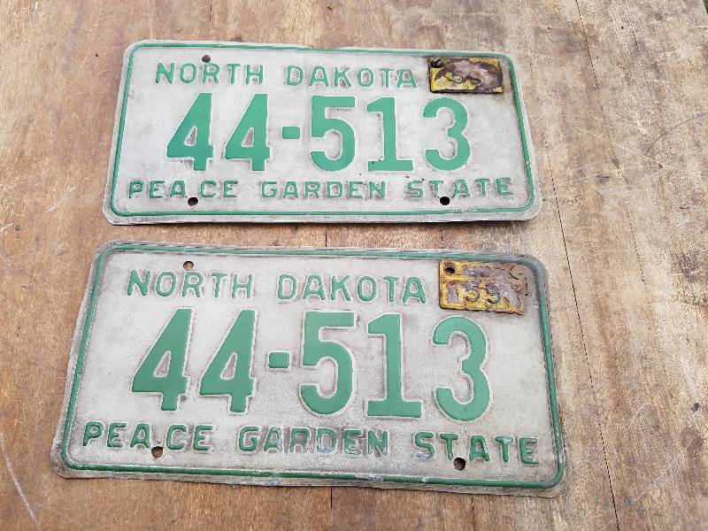 lot 152 image: North Dakota License Plate with metal Tag from 1959