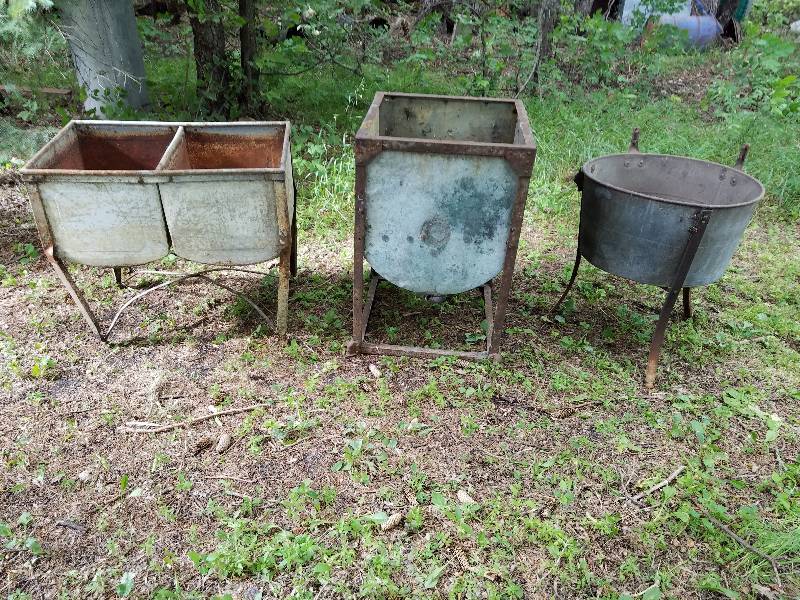 lot 165 image: 3 Galvanized tubs