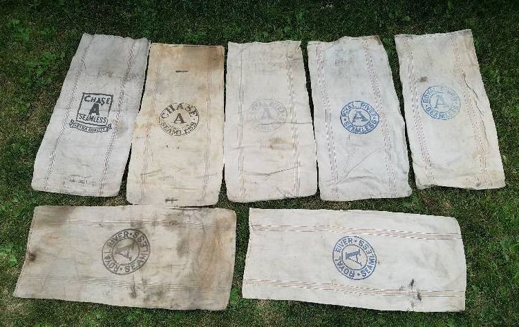 lot 174 image: Mix lot of Seed Bags Chase A Royal River Seamless Seed Sacks
