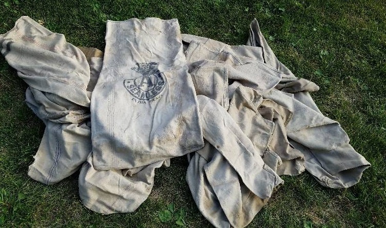 lot 179 image: Mix lot of 18 Seed Sacks in various shape.