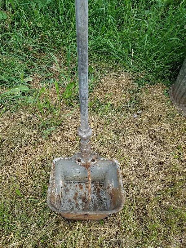 lot 185 image: Vintage galvanized watering stock tank