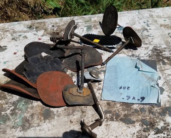 lot 195 image: Lot of various old tire valves and patches