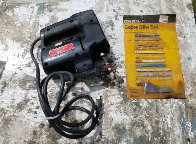 lot 197 image: 12 Sabre  Saw & assortment of blades tested and works