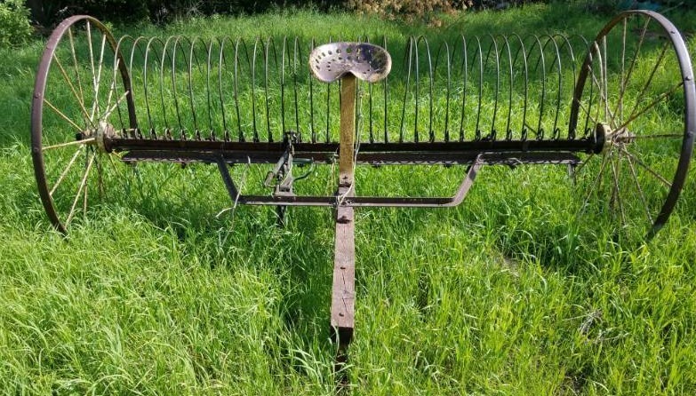 lot 8 image: Antique Farm Hay Rake