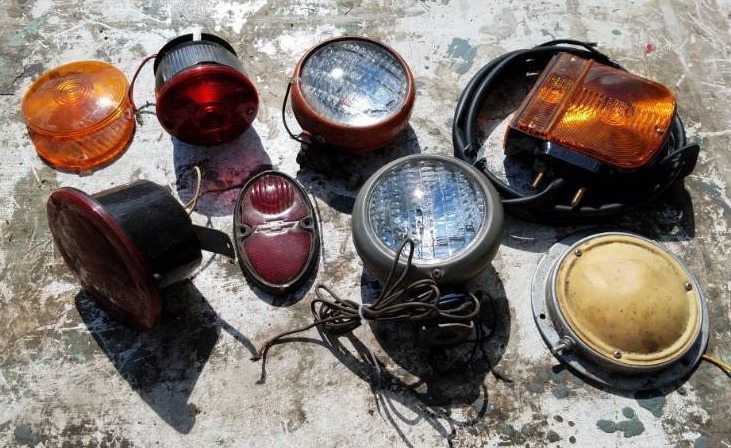 lot 206 image: Mix lot of tractor lights
