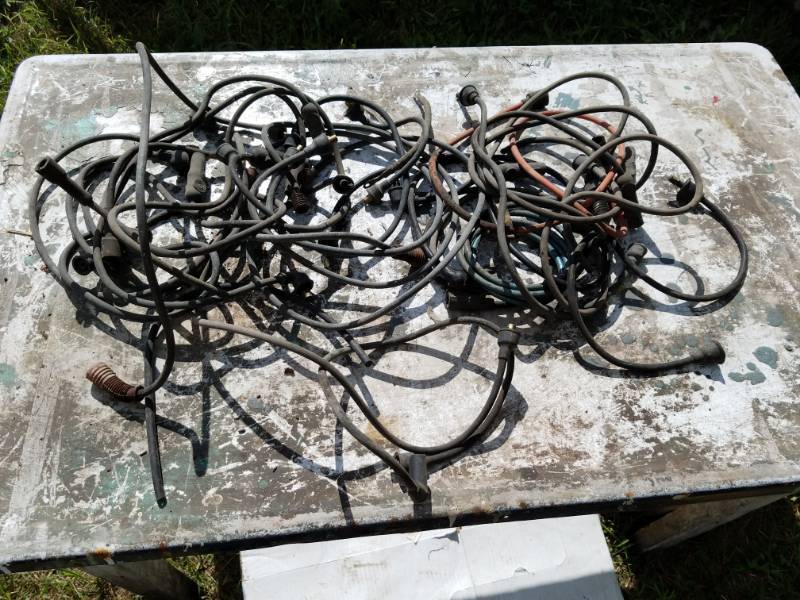 lot 207 image: Box of used Spark Plugs Wires