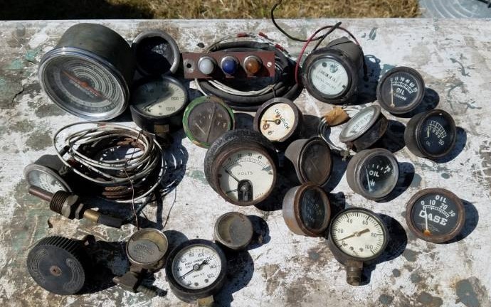 lot 208 image: Vintage Automotive Gauges
