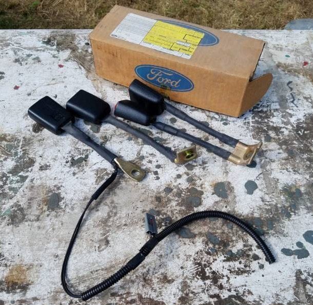 lot 209 image: Older Ford Replacement Seat Belts
