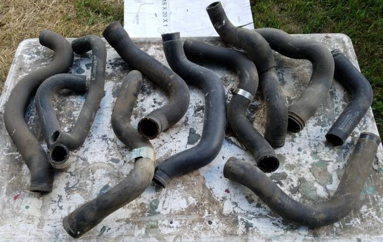 lot 211 image: Auto Hoses of Various Lengths