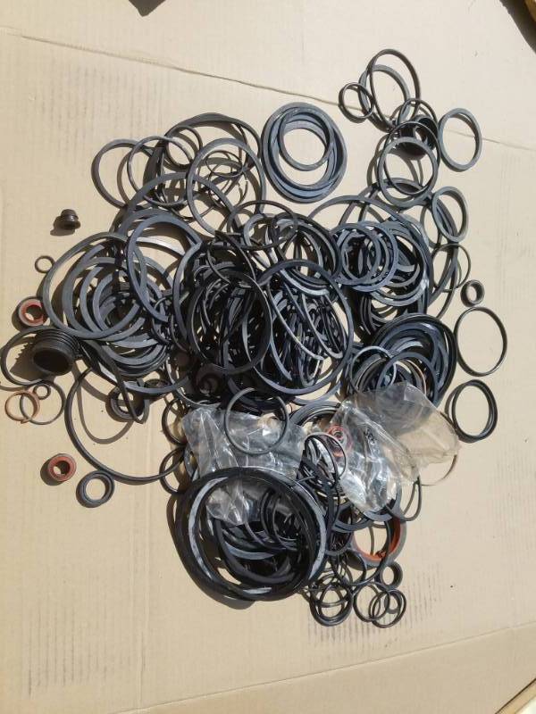 lot 220 image: Huge box of filter gaskets