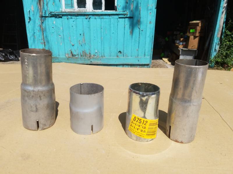 lot 224 image: 4 Bushings